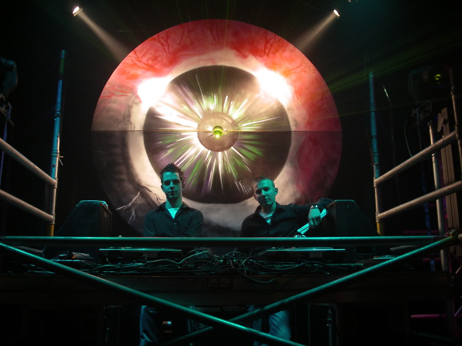 [img width=1024 height=768 cacheid=0000413b0000804eeffa05e11e000304e3]http://i10.tinypic.com/8f3lson.jpg[/img]