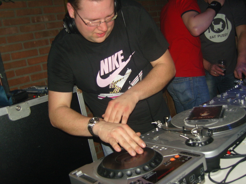 [img width=800 height=600 cacheid=000046ff00008b77d922beb80a000ef195]http://img389.imageshack.us/img389/9314/houseconfusion040408026dy8.jpg[/img]