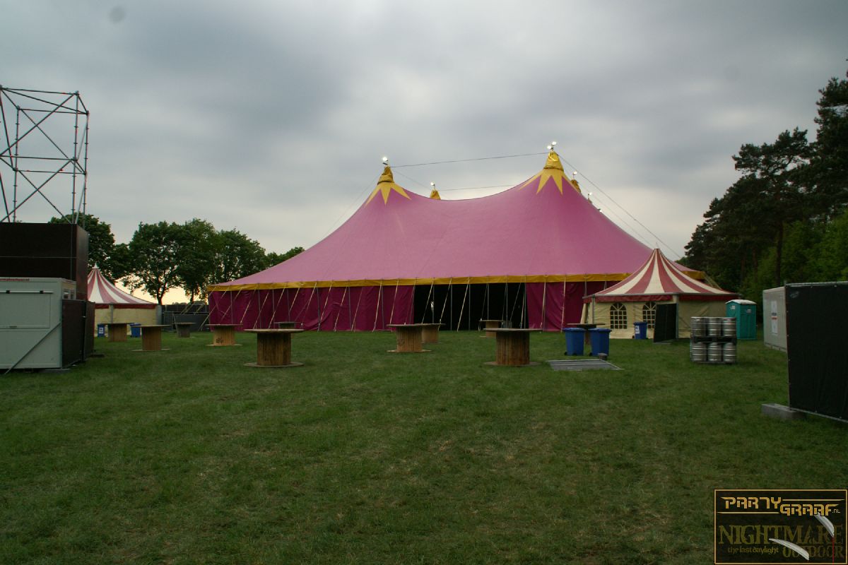 [img width=1024 height=683 cacheid=00005a3c0000acbb44bc69b51a027f70f0]http://www.partygraaf.nl/2009/NMOUT0/PICT%20(20).jpg[/img]