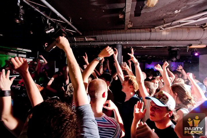 [img width=720 height=480 cacheid=00007d730000e0b3f4c0fbf10a002d2c84]https://photo.partyflock.nl/images/173854/main/592447.jpg[/img]