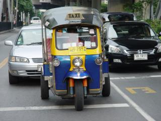 [img width=320 height=240 cacheid=00007dc60000e120f11e50480a002d8cec]http://www.rondreisthailand.nl/images/tuk-tuk%201.jpg[/img]