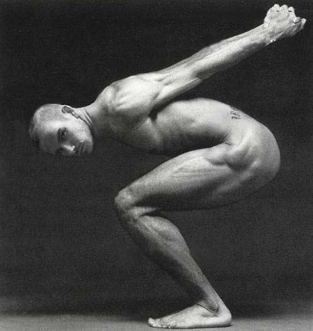 [img width=450 height=476 cacheid=0000dc02002bbff2b94ce9461a0243f0cc]http://www.sportsbookworld.net/files/2007/11/david-beckham-nude02-thumb.jpg[/img]