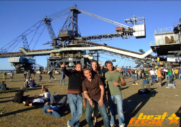 [img width=600 height=424 cacheid=0001565b0002f667a67dfbc41e0001bb7e]http://www.beatfreax.com/images/galleries/1637/22034.jpg[/img]