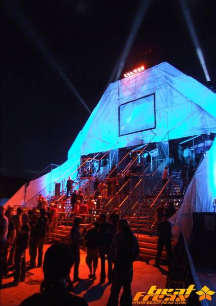 [img width=424 height=599 cacheid=0001565d0002f6693dfd807d1e0001bb7e]http://www.beatfreax.com/images/galleries/1657/22667.jpg[/img]