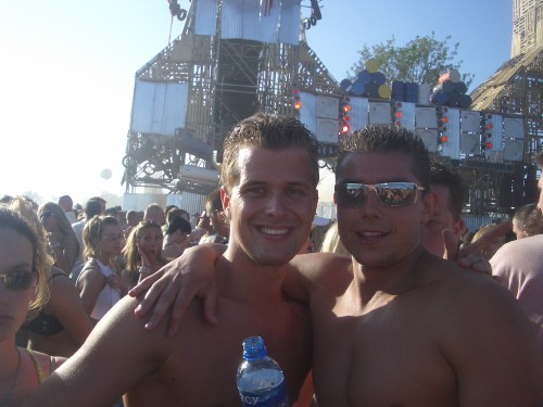 [img width=500 height=375 cacheid=0001fd050004a352bfc2d4341e000026fd]http://www.mijnalbum.nl/Foto=QV6BMRYE[/img]