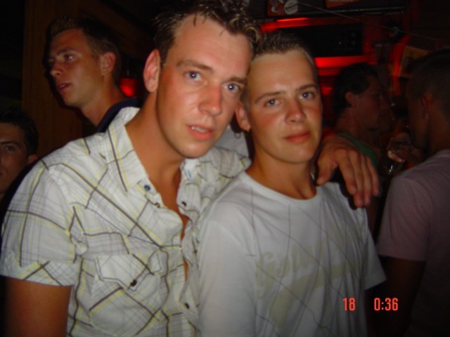 [img width=640 height=480 cacheid=00020e170004cbd992e4f2bc1e00087ce9]https://album.partyflock.nl/15549232.jpg[/img]