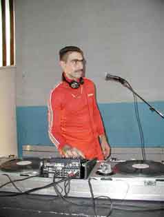 [img cacheid=00022d4300051a4a686146401a00166344]http://zmax.org/supergreg/sgdotcom/sg_6.jpg[/img]