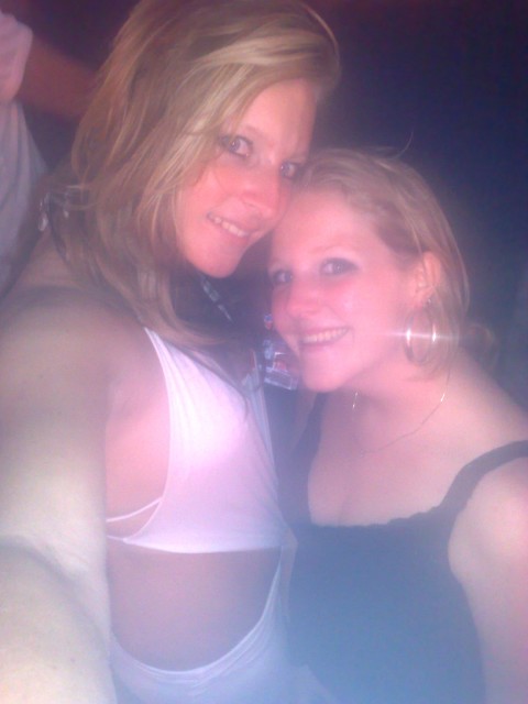 [img width=480 height=640 cacheid=00029c0800061bebf157d8fd2000002a80]https://album.partyflock.nl/48440855.jpg[/img]