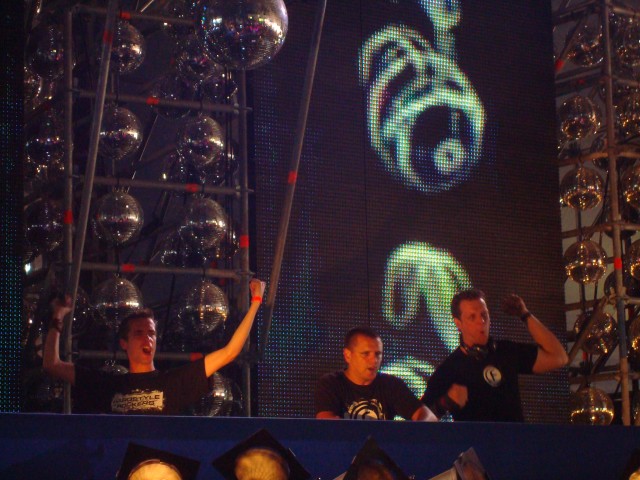 [img width=250 cacheid=0002c85d0006805ee53a3ac72000002cdb]https://album.partyflock.nl/69977933.jpg[/img]