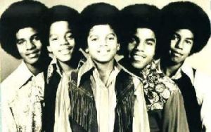 [img cacheid=0002d82d0006a7ecff3e4d571a003dbcbf]http://www.todomusica.org/michael_jackson/michael_jackson_3.jpg[/img]