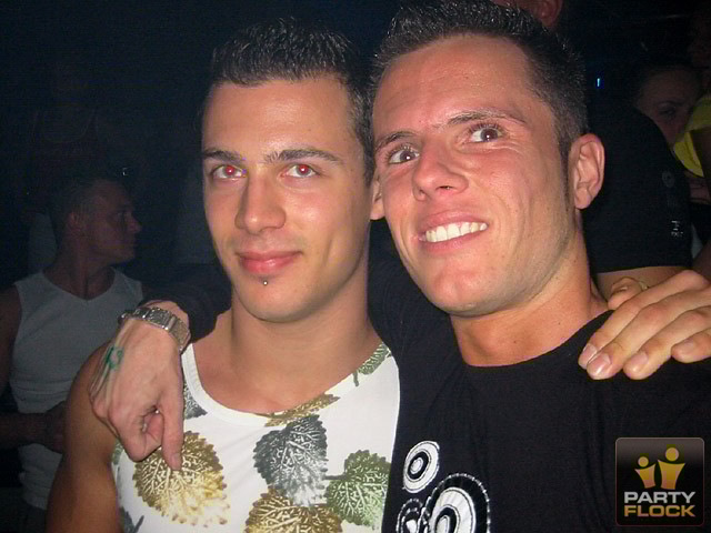 [IMG]https://photo.partyflock.nl/images/11235/main/71532.jpg[/IMG]