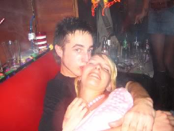 [img width=354 height=266 cacheid=0002ee340006e5ce4465cd681e00000020]http://i55.photobucket.com/albums/g140/louzie/kleinerroeleniklig.jpg[/img]