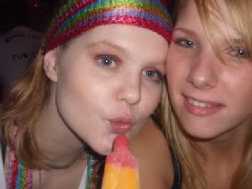 [img width=354 height=266 cacheid=0002ef560006e816422cf15c1e00000020]http://i55.photobucket.com/albums/g140/louzie/kleinemarleenenikijsjeeeee.jpg[/img]