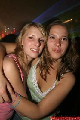 [img width=266 height=399 cacheid=0002efb70006e90ec885be091e00000020]http://i55.photobucket.com/albums/g140/louzie/kleineawakeee.jpg[/img]