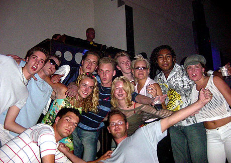 [img width=460 height=325 cacheid=0002f1f30006ef7e918a6d201e0000030a]http://pictures.q-dance.nl/6322/pics/014.jpg[/img]