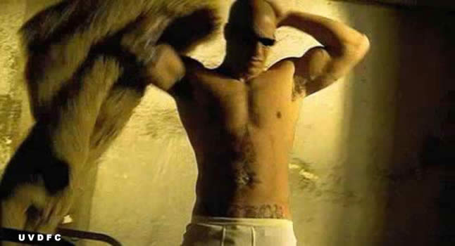 [img width=646 height=350 cacheid=0002f64b0006f898299e3a3c1a00974c9c]http://vinmovies.tripod.com/vinpics/xxx/xxxcaps/xxxcap17.jpg[/img]