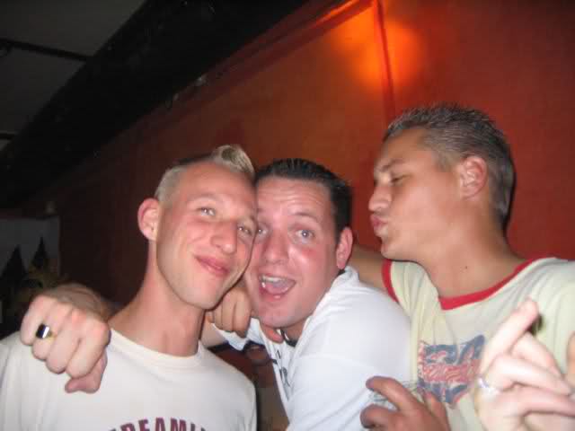 [img width=640 height=480 cacheid=00038ca20008988e8bbe37751e00003458]http://tinypic.com/ff3gjp.jpg[/img]