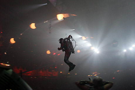 [img width=460 height=307 cacheid=0003a7650008e8c6f78e80781a01ac89ed]http://pictures.q-dance.nl/6417/pics/3/floris_4029_2.jpg[/img]