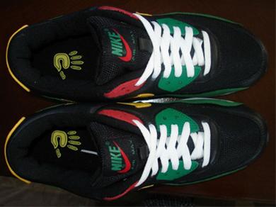 [img cacheid=000407950009fe0b50f998b51b001976f7]http://urban.blogo.nl/image.asp?file=nike-air-max-90-rasta-6.jpg[/img]