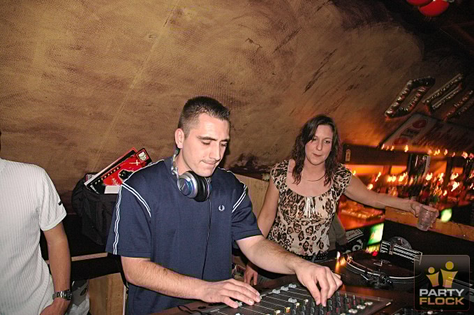 [img width=679 height=451 cacheid=00042e3a000a6e4cb2cb64751e0000541e]https://photo.partyflock.nl/images/24518/main/119941.jpg[/img]