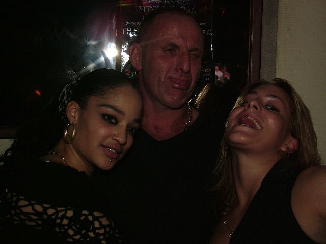 [img width=640 height=480 cacheid=00042fa5000a731e1d3e1f051e0000554f]https://album.partyflock.nl/23827639.jpg[/img]