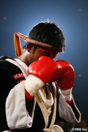 [img width=370 height=555 cacheid=000482f7002a0bb10c293c651e0006eb95]http://www.fansofk1.com/uploads/articles/1182567939_07_buakaw_andy_03.jpg[/img]