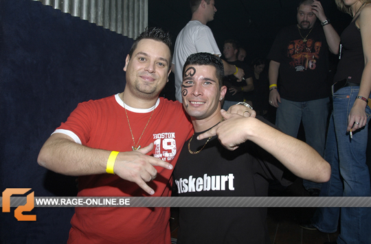 [img width=540 height=355 cacheid=0004c19e000bfe10f4cf7ca41e00006c28]http://www.rage-online.be/fotos/200706303/DJ%20Yves%20B-day%20party%20%20%20019.jpg[/img]
