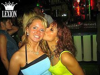 [img width=320 height=240 cacheid=0004e300000c64a5cb3e1d3f1e0000746f]http://www.lexion.nl/partyshot/P00140/F098.jpg[/img]