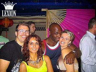 [img width=320 height=240 cacheid=0004e303000c64b0b16adf271e0000746f]http://www.lexion.nl/partyshot/P00140/F110.jpg[/img]