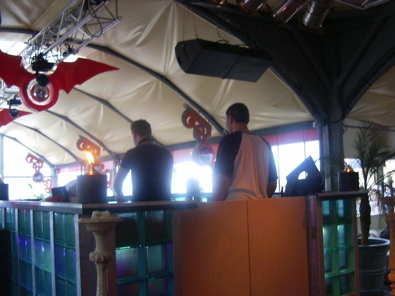 [img cacheid=0004eec2000c8cdf53ae22c91e000078b9]http://cyrix.xs4all.nl/justin/php/_pictures/q-beach1/00000026.JPG[/img]