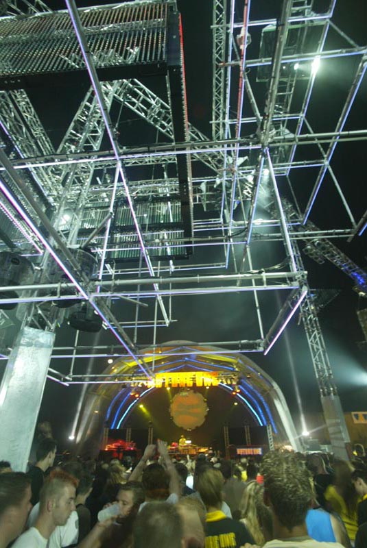 [img cacheid=00050fa2000cf57e76bdf0b61e000081a7]http://members.lycos.nl/goodfella/NO04_OpenAir059.jpg[/img]