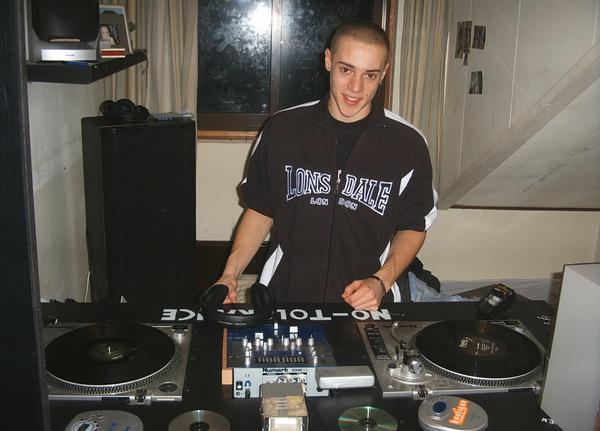 [img cacheid=00052cf5000d4fc52bf3fb7d1e000087df]http://images.sugababes.nl/user_pics/384/384490_a061e0a8b6.jpg[/img]