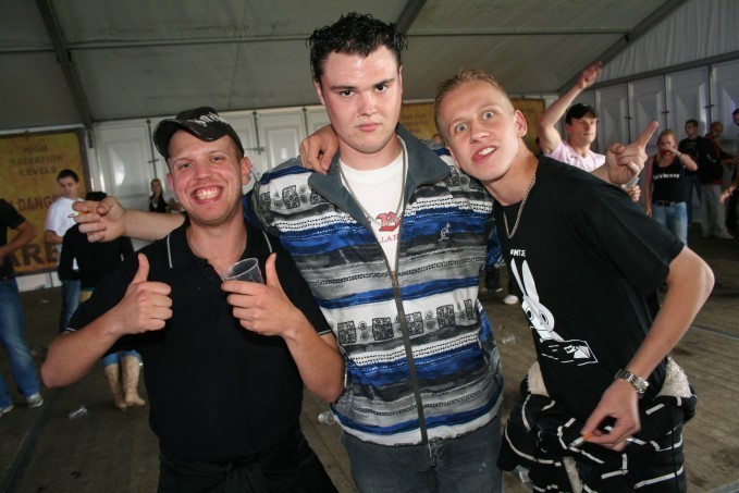 [img width=679 height=453 cacheid=00057721000e3bdacd919e041b0044612d]https://album.partyflock.nl/50268407.jpg[/img]