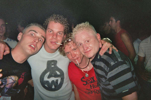 [img width=600 height=400 cacheid=0005aa06000ed1f24c1918a41e0000ab8b]http://img514.imageshack.us/img514/9772/xqlusivelollyqy0.jpg[/img]