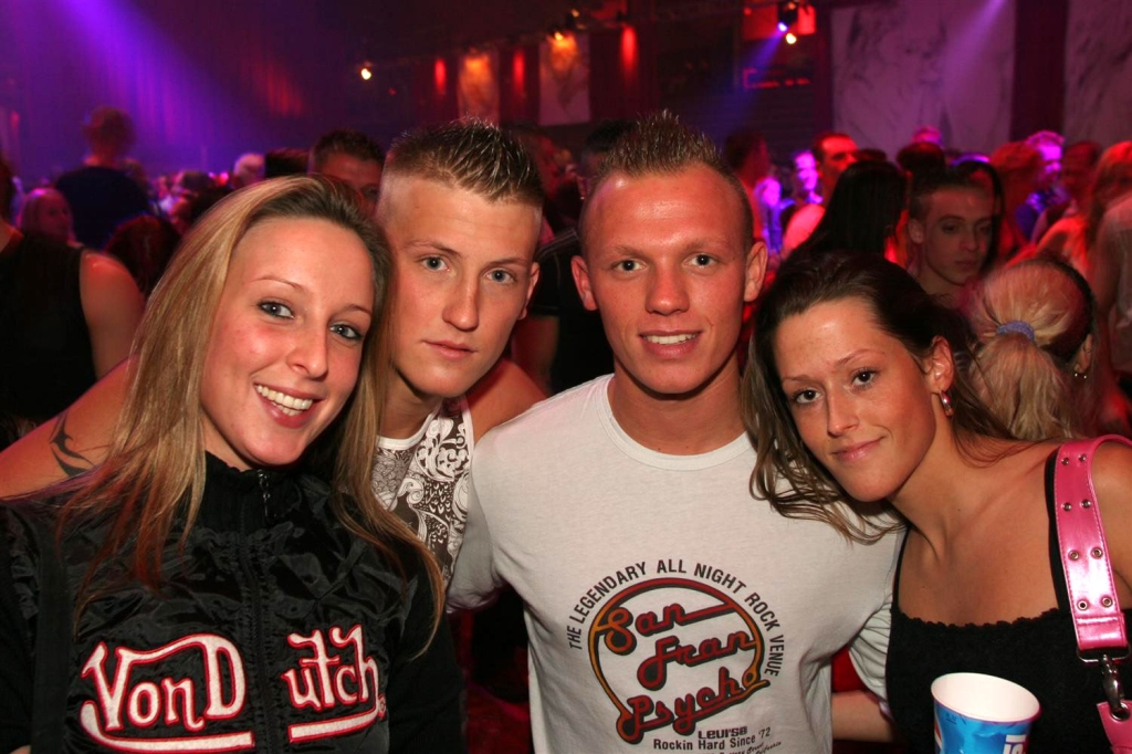 [IMG]http://img38.exs.cx/img38/9633/rsz736bt.jpg[/IMG]