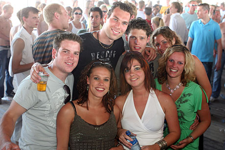 [img width=460 height=307 cacheid=0005f099000fa100c96ddbc11e0004eece]http://pictures.q-dance.nl/6407/pics/1/6165-erik-0105.jpg[/img]