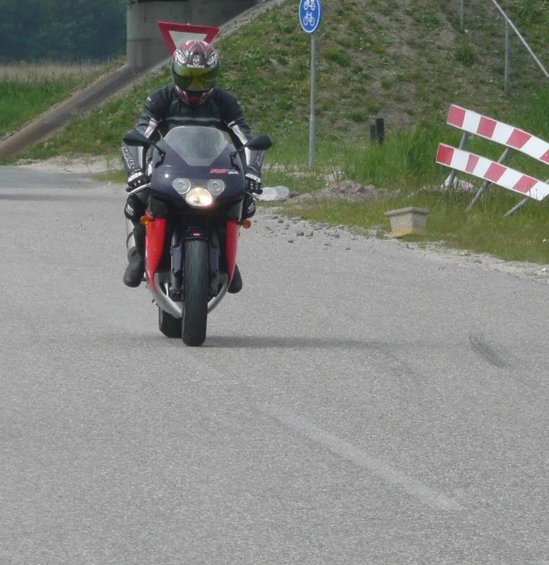 [img width=546 height=562 cacheid=00066e8f0010ea0959ec5fe81e0000df98]http://i22.photobucket.com/albums/b338/juul1234/P1000774324.jpg?t=1179677797[/img]