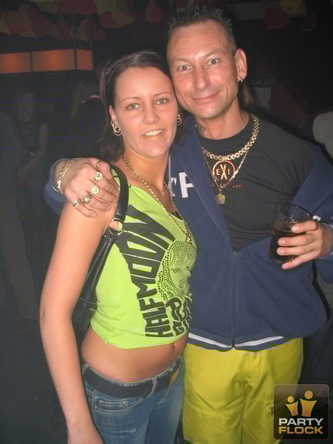 [img width=480 height=640 cacheid=000670650010f13e7ee3446c1e0000e15e]https://photo.partyflock.nl/images/29078/main/139926.jpg[/img]