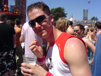 [img cacheid=000671aa0010f5d6c561e9311e0000e1eb]http://members.home.nl/frankstappers/Defqon/images/DSC00224.jpg[/img]