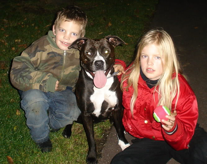 [img width=623 height=493 cacheid=0007d3fb001556a1fc8b35b61a01c4ea39]http://i15.photobucket.com/albums/a359/devilsfallingangel/buitenmetNinja.jpg[/img]