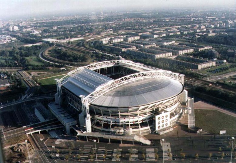 [img width=640 height=443 cacheid=00084a7c0016ed79d17f1fdf1a0095d18a]http://www.fussballtempel.net/uefa/NED/Amsterdam_ArenA_A2.jpg[/img]