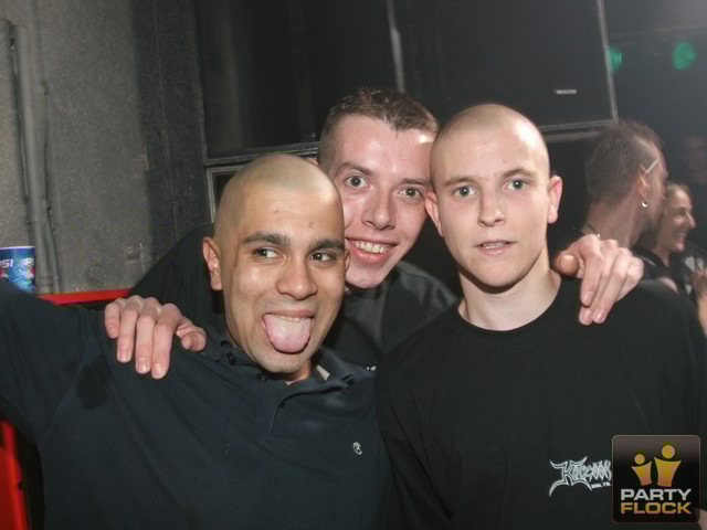 [img width=640 height=480 cacheid=0008a4cd00182e6f13bf882d1e0001d3ca]https://photo.partyflock.nl/images/44072/main/200668.jpg[/img]