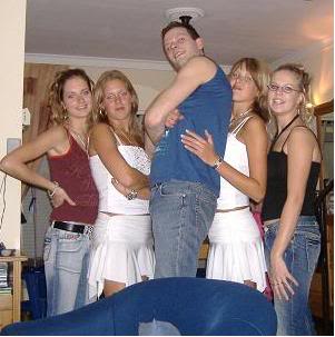 [img width=301 height=303 cacheid=0008d52d0018cdb6d4cfcd1c1e0001e98f]http://i33.photobucket.com/albums/d60/caroela/hardbass.jpg[/img]