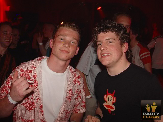 [img cacheid=0008d6cb0018d2aa2e8a08601a00b600a3]https://photo.partyflock.nl/images/32665/main/153384.jpg[/img]