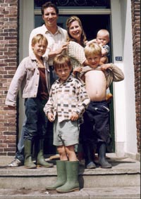 [img width=200 height=283 cacheid=0008db9b0018e50c3ec809c41a00b7182d]http://www.marthamojet.nl/images/daltons.groep_k.jpg[/img]