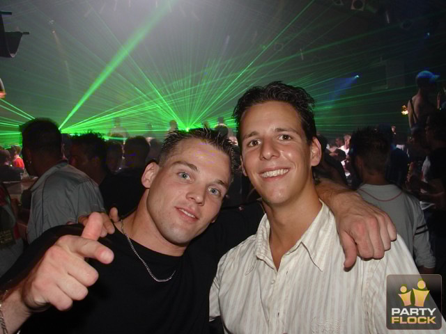 [img width=640 height=480 cacheid=000902ec00196e60d4eeb5221e000200bc]https://photo.partyflock.nl/images/25595/main/113511.jpg[/img]