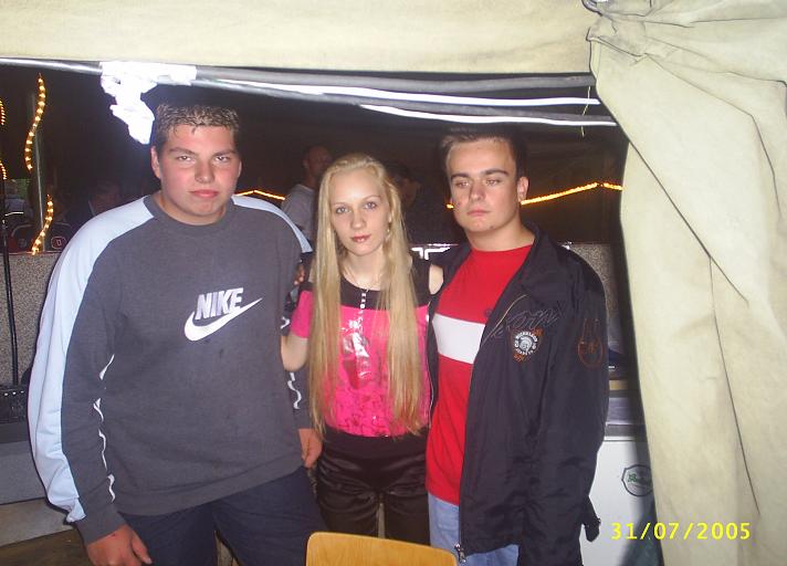 [img width=712 height=512 cacheid=0009084e00197f5d34bb212b1e000202ff]http://www.freewebs.com/thoekiefm/marlies%20en%20jaap%20en%20no%20iemand.JPG[/img]