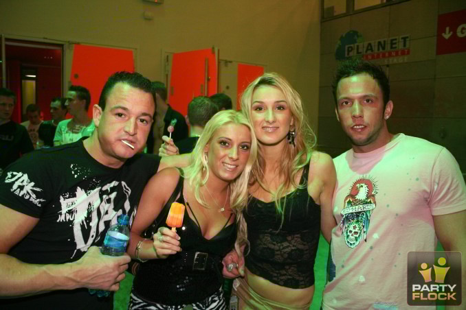 [img width=678 height=452 cacheid=00092bb80019fa73d7a4aa5d1e000213fe]https://photo.partyflock.nl/images/52032/main/221403.jpg[/img]