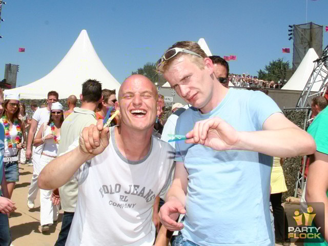 [img cacheid=000994eb001b60e7ac94cf361a00e239cb]https://photo.partyflock.nl/images/37413/main/170621.jpg[/img]