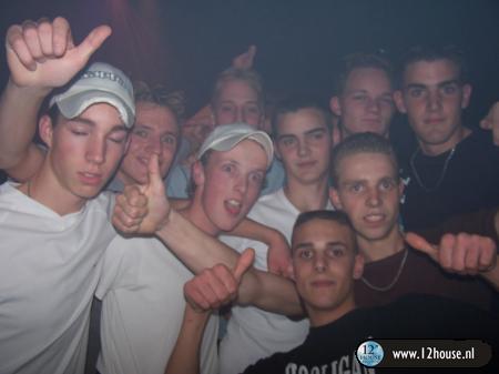 [img cacheid=0009bb2c001bdeaa37e2ed481e0002649d]http://pics.12house.nl/picsystem/pic.php?id=4248[/img]